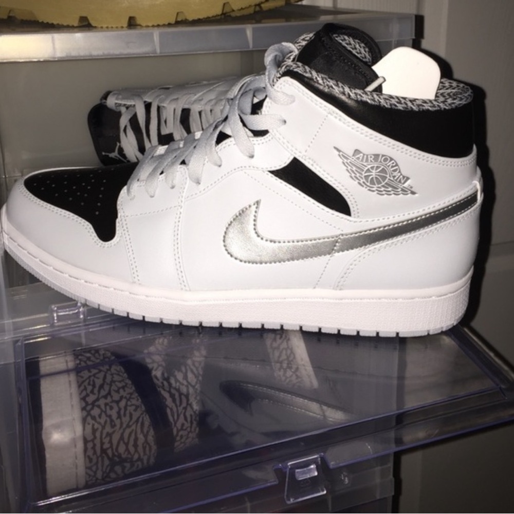 Men’s Silver and Black Sneakers High-Top Design